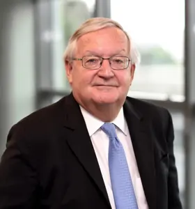 Patrick Artus - Patrick Artus, conférencier et expert en économie, est reconnu pour ses analyses éclairées des dynamiques économiques mondiales. Il aide les entreprises et les décideurs à comprendre les enjeux financiers actuels et à anticiper les tendances économiques futures.