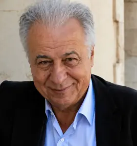 Antoine Spire - Journaliste, écrivain et président du PEN Club français, Antoine Spire éclaire les grands enjeux de société avec expertise et engagement.