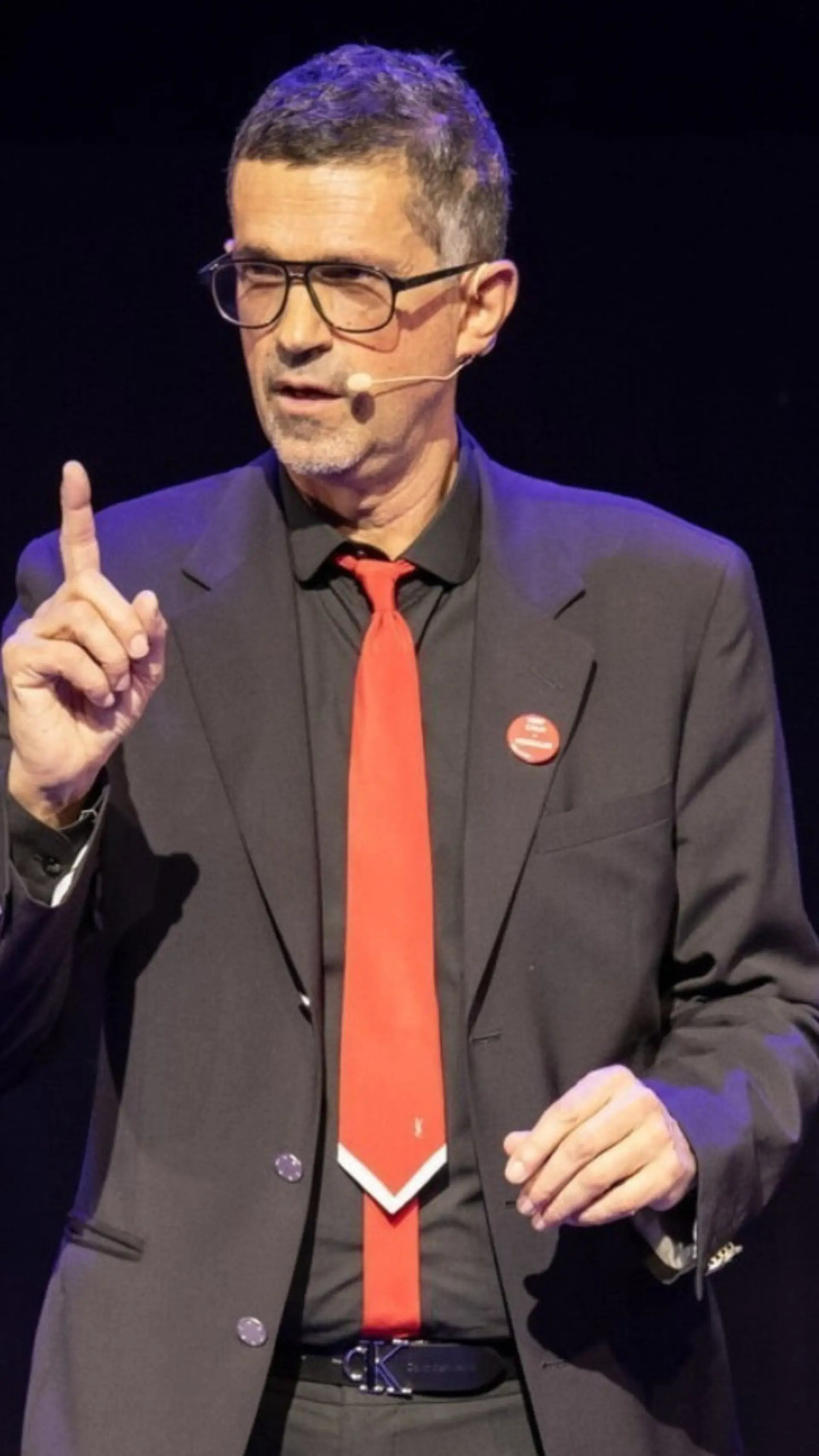 Stephane Krausz - <p>Stéphane Krausz est conférencier, mentaliste, réalisateur et spécialiste du langage de l’image. Expert en communication non-verbale, il démontre comment "se synchroniser à l'autre".</p>