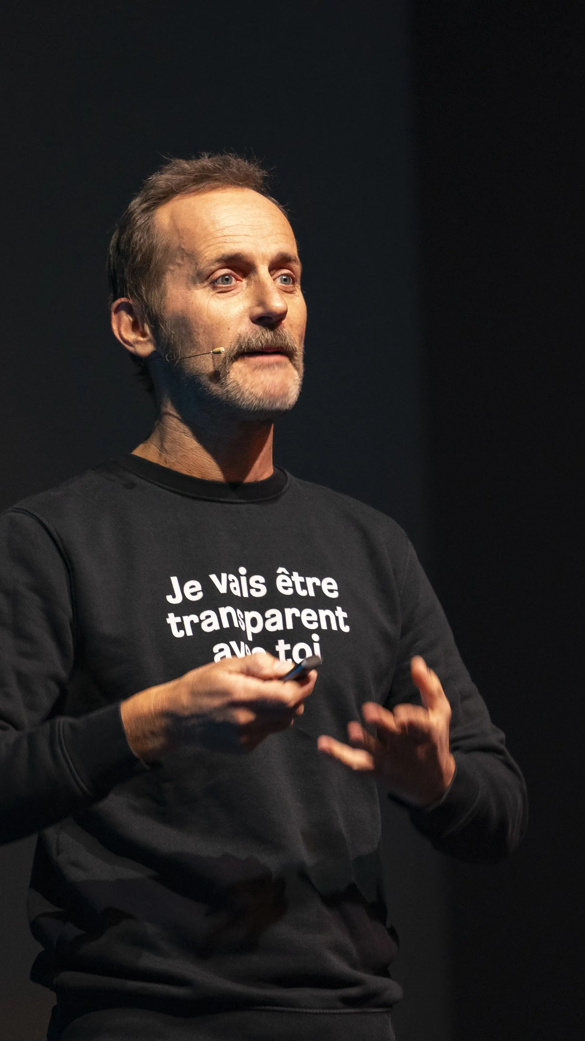 Charlie Winner - <p>Ancien cadre de la tech devenu humoriste, Charlie Winner décrypte avec finesse et autodérision les rituels et absurdités de l’entreprise.</p>