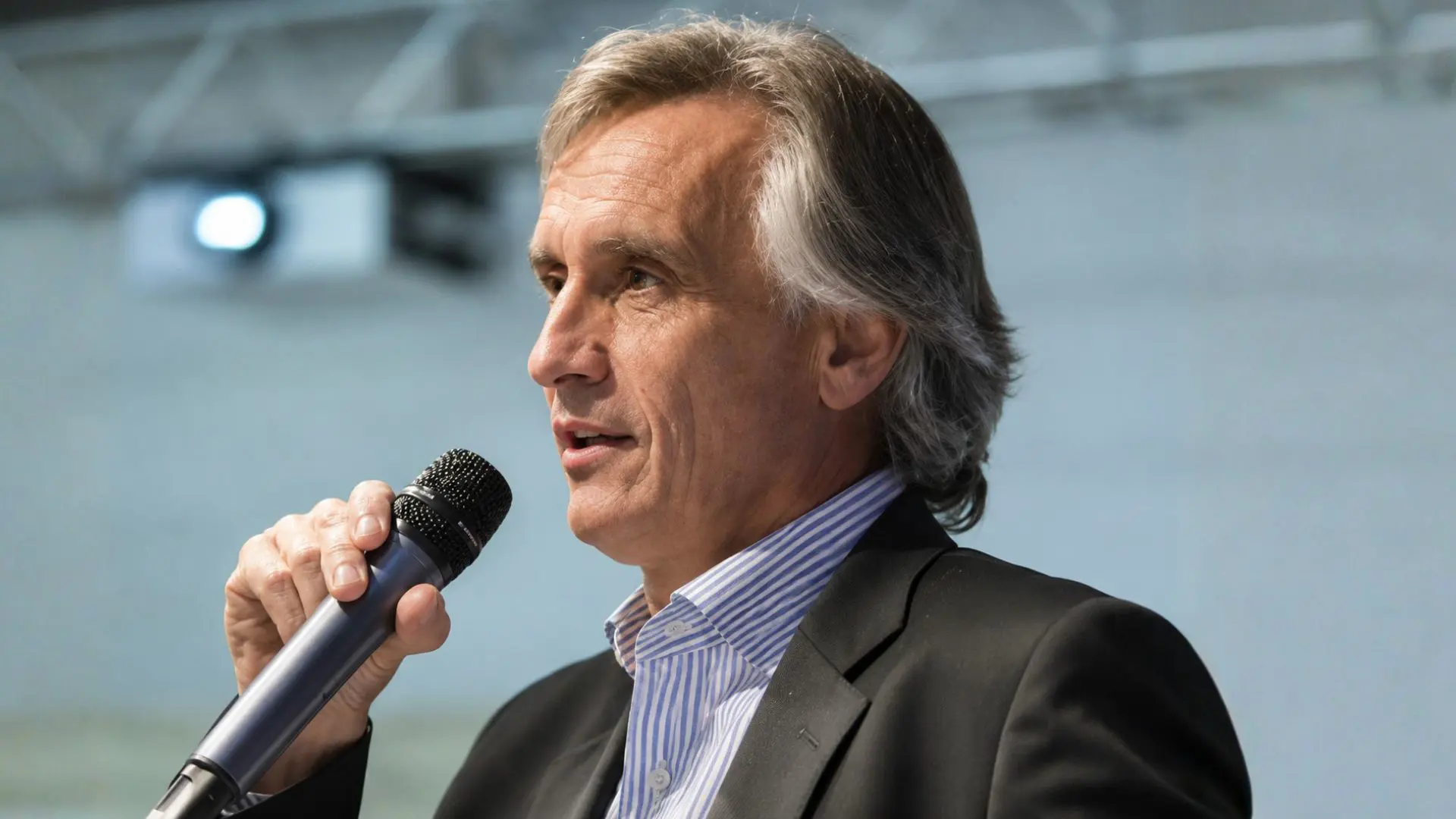 Charles Hedrich - <p data-start="395" data-end="570">Aventurier et conférencier, Charles Hedrich transforme ses exploits extrêmes en leçons concrètes de résilience, de volonté et de dépassement de soi.</p>
