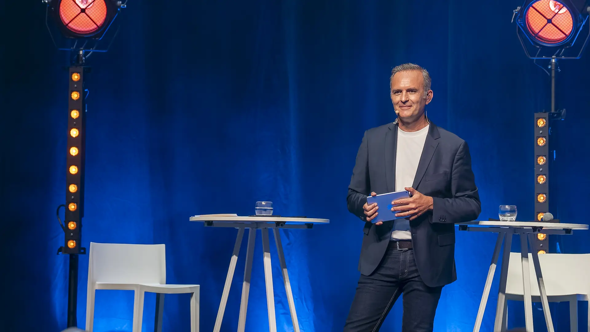 Yan Kuszak - <p>Yan Kuszak, animateur-présentateur et expert en organisation d'événements sportifs, présente et dynamise tous formats d’événements d’entreprise, seul ou en duo :<br>des conventions d’un millier de personnes aux tables rondes plus intimistes, des conférences de<br>presse aux live events en studio. En assurant au besoin la rédaction en chef.</p>