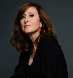 Geraldine Vandercammen - Actrice, coach et productrice médiatique, Geraldine aide les entreprises à transformer leurs messages en histoires percutantes qui marquent durablement.