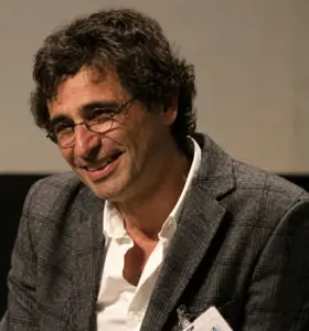 Bernard Benattar - Bernard Benattar accompagne les organisations à redonner du sens au travail grâce à l'éthique, au dialogue et au bien-être.