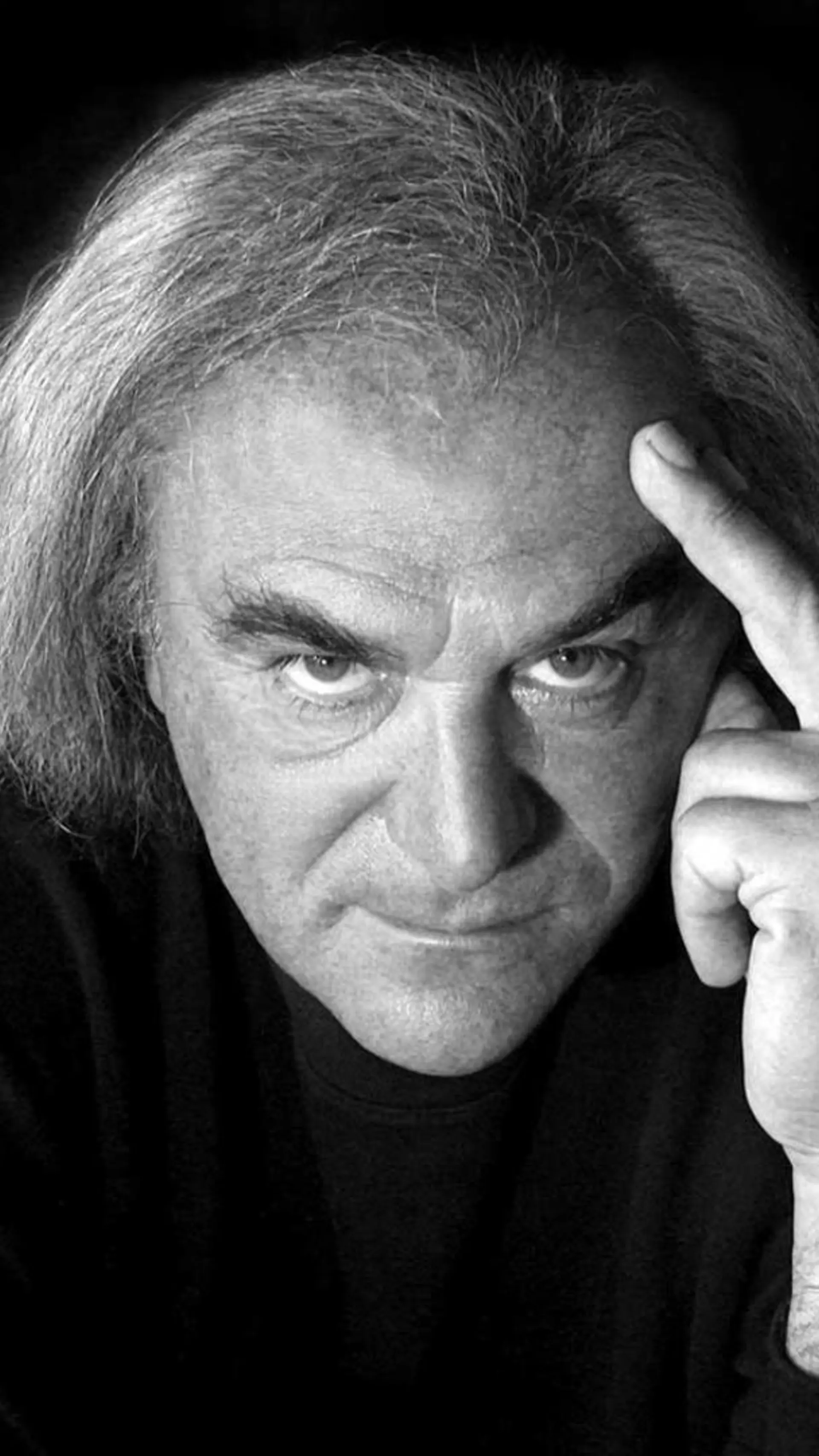 Alain Fleischer - <p class="PDq2pG_selectionAnchorContainer" data-start="389" data-end="582">Artiste multidisciplinaire, Alain Fleischer propose des conférences qui explorent les liens entre l'art, le cinéma, la littérature et la création.</p>