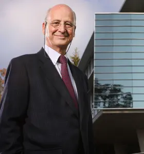 Stéphane Garelli -
Stéphane Garelli, autorité mondiale en matière de compétitivité, aide les organisations à s’adapter aux évolutions globales, à stimuler leur croissance et à atteindre un avantage durable dans l’économie actuelle en constante mutation.