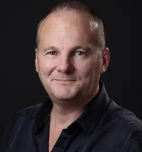 Christophe Boisselier - 



Christophe Boisselier mêle gastronomie, sommellerie et magie pour engager les équipes autour du bien-être, de la RSE et de la performance.



