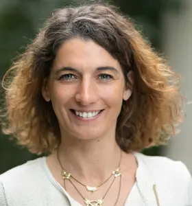 Caroline Loisel - Caroline Loisel associe innovation et développement durable pour aider les organisations à construire des stratégies responsables et concrètes.
