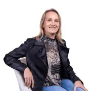 Elodie Gentina - <div class="flex max-w-full flex-col flex-grow">
<div class="min-h-[20px] text-message flex w-full flex-col items-end gap-2 whitespace-pre-wrap break-words [.text-message+&amp;]:mt-5 overflow-x-auto" data-message-author-role="assistant" data-message-id="a3919a00-cdb1-4942-9686-ce59a12302f3">
<div class="flex w-full flex-col gap-1 empty:hidden first:pt-[3px]">
<div class="markdown prose w-full break-words dark:prose-invert light">
<p>Elodie Gentina, conférencière experte en management intergénérationnel et transformation digitale, aide les entreprises à mieux comprendre et intégrer les nouvelles générations pour une collaboration efficace et innovante.</p>
</div>
</div>
</div>
</div>