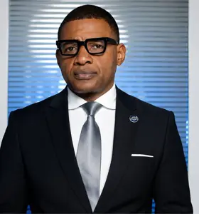 Guy Gweth - Expert reconnu de l’intelligence économique et de la géostratégie africaine, Guy Gweth éclaire les enjeux économiques du continent.