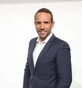 Thomas Desson - Thomas Desson, conférencier dynamique et expert en médias sportifs, partage son expérience pour décrypter l'influence des médias sur le sport moderne.