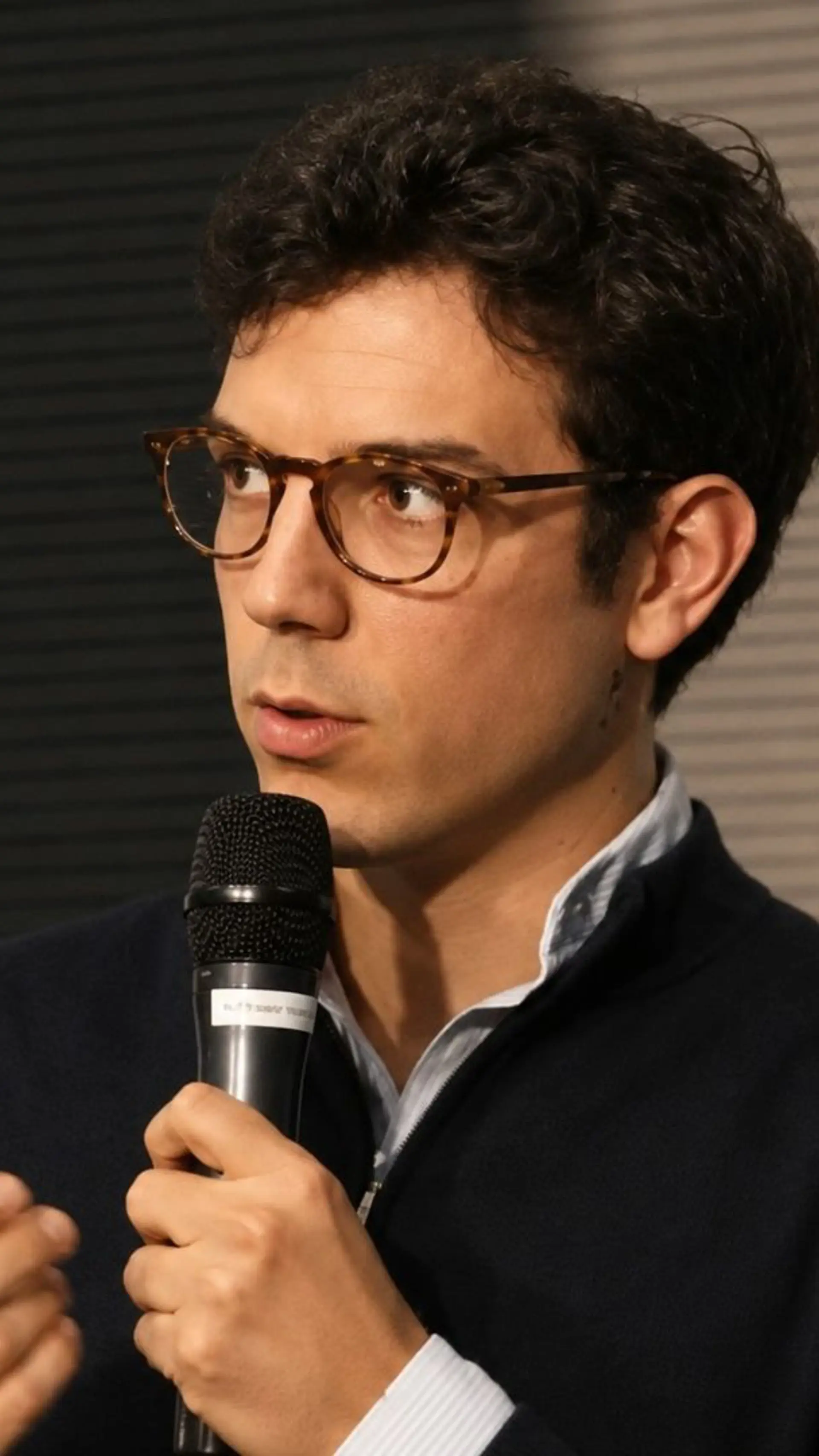 Artus de Longuemar - <p class="PDq2pG_selectionAnchorContainer" data-start="415" data-end="541">Ingénieur, entrepreneur et conférencier, Artus de Longuemar accompagne les entreprises face aux transformations de demain.</p>