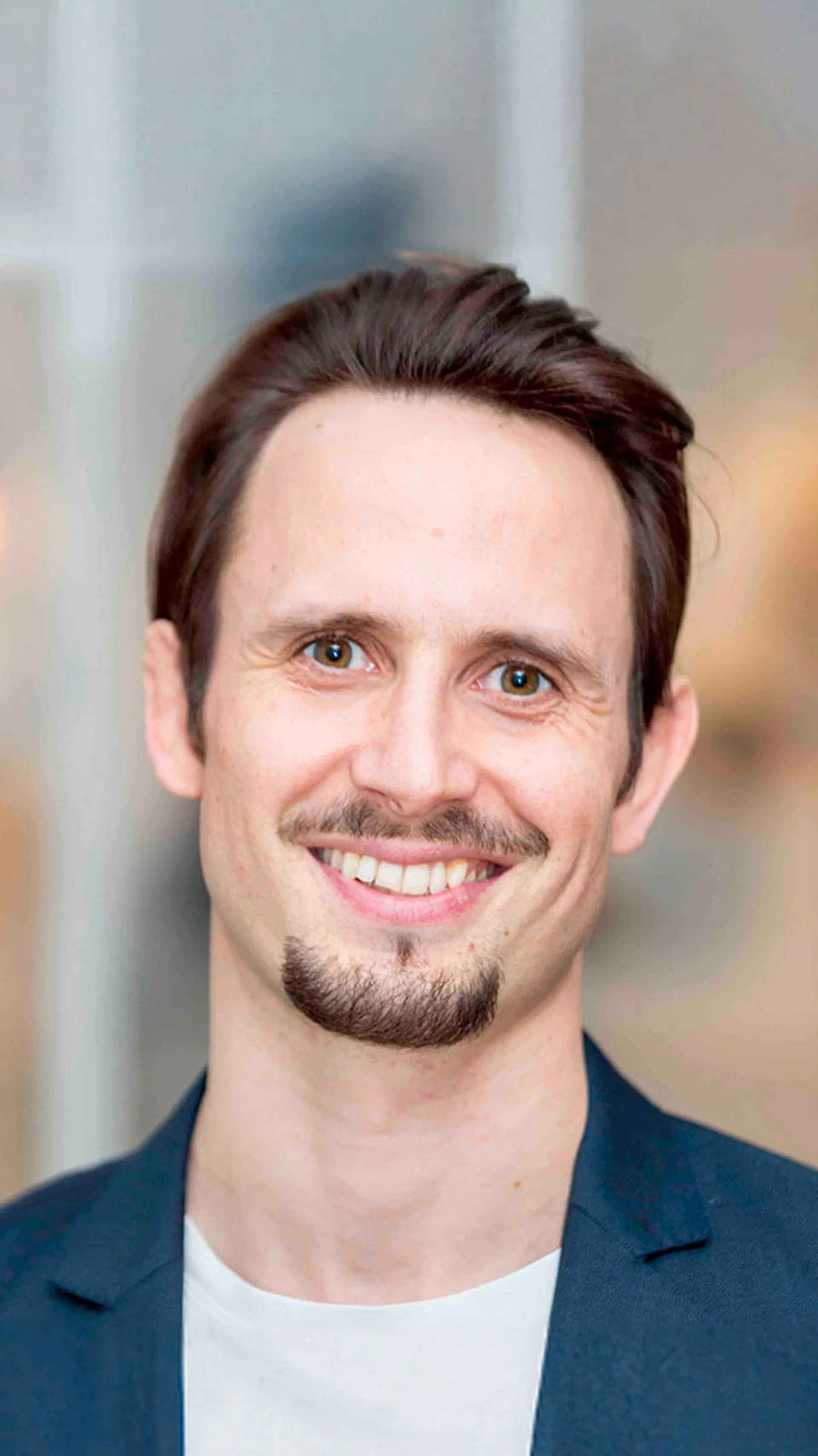 Butzi - <p>Butzi, conférencier sur l'IA et la créativité, inspire les audiences en utilisant la magie et des outils&nbsp;pragmatiques pour booster la pensée innovante et votre usage de l'IA au sein de votre organisation.<span>&nbsp;</span></p>