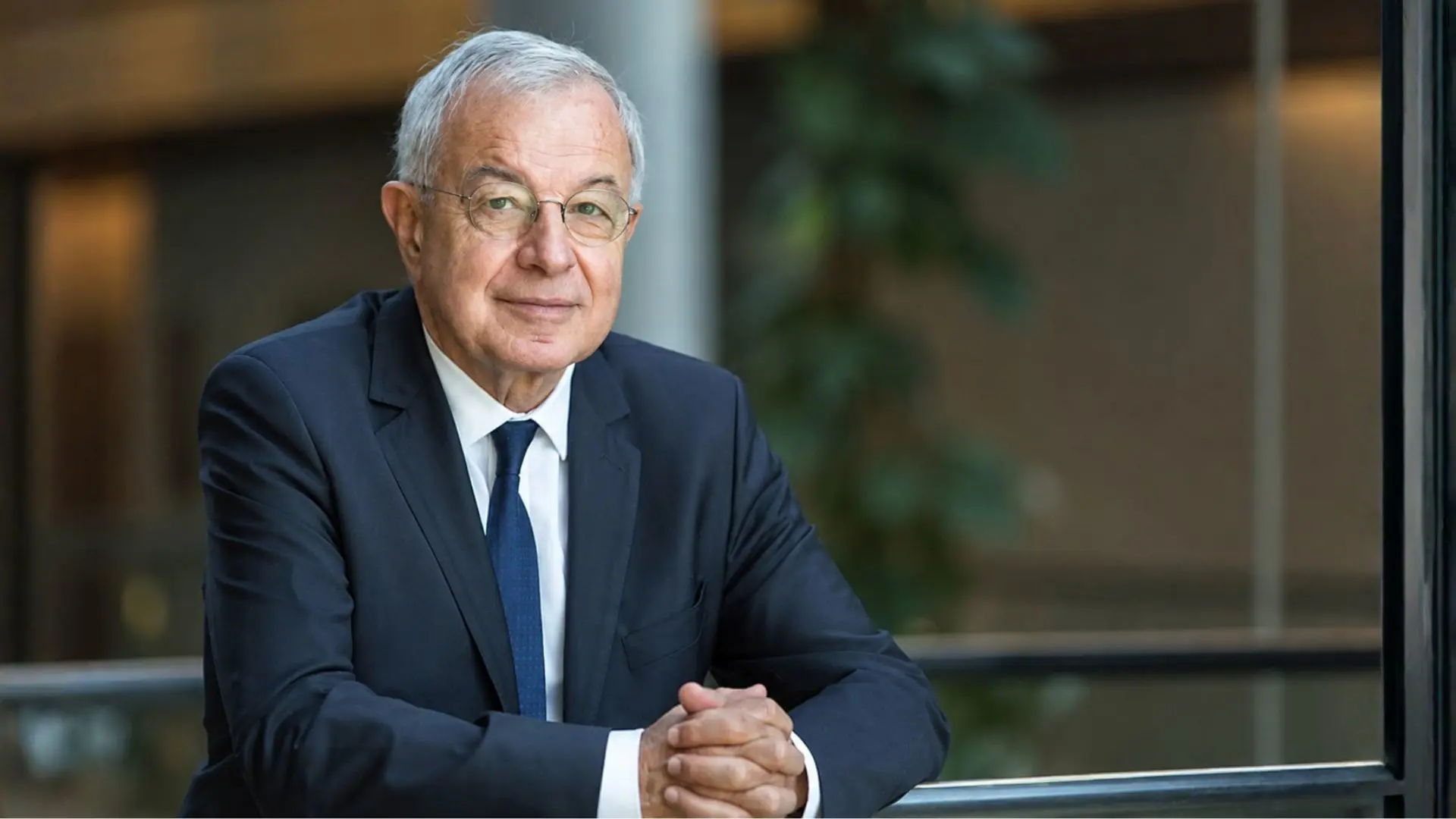 Alain Lamassoure - <p data-start="425" data-end="558">Ancien ministre et député européen, Alain Lamassoure éclaire les grands enjeux de l'Europe avec une analyse claire et accessible.</p>