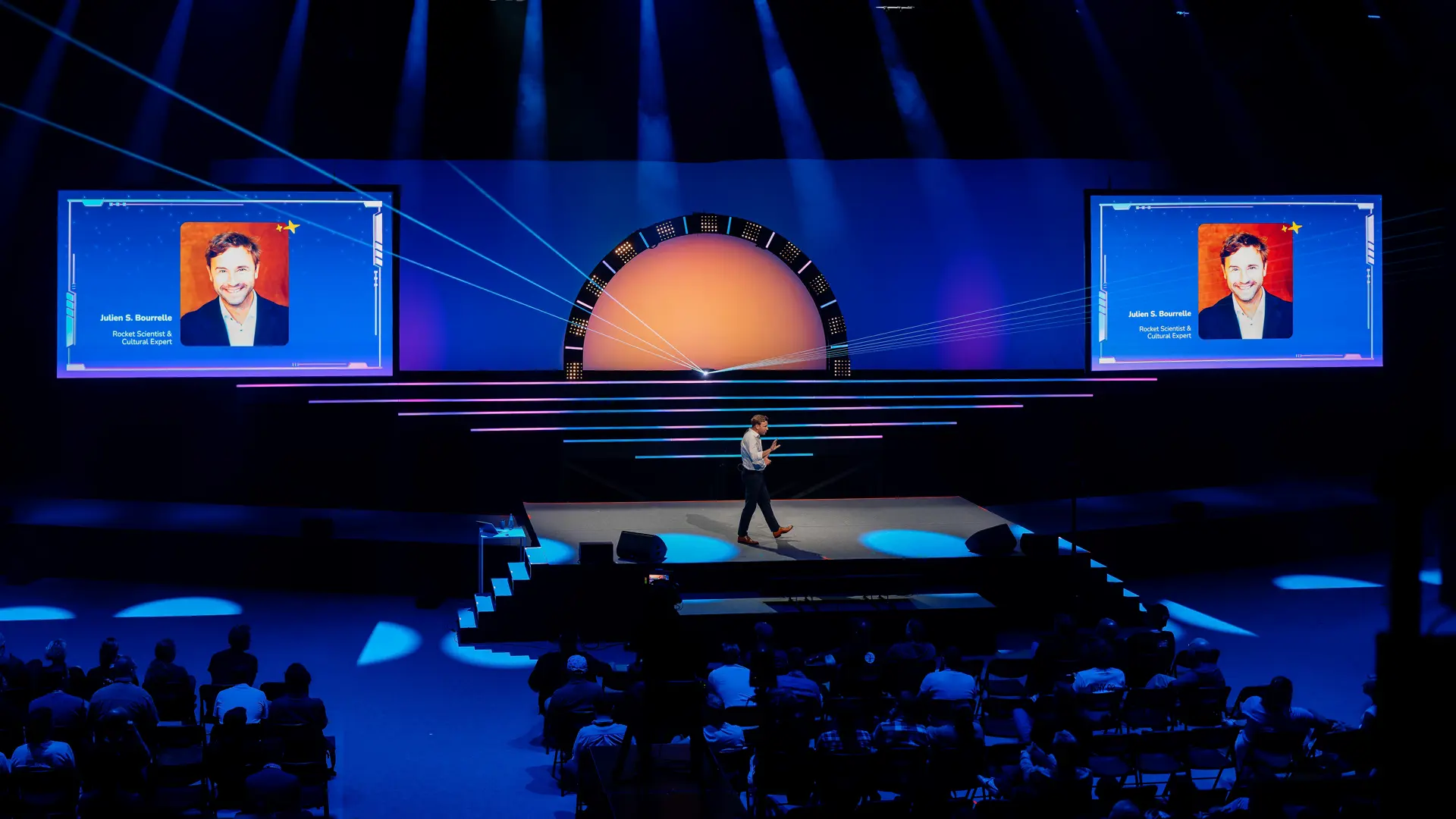 Julien S. Bourrelle - <p>Julien S. Bourrelle, spécialiste de la communication interculturelle, aide à&nbsp;comprendre et à naviguer les différences culturelles dans un monde globalisé.</p>