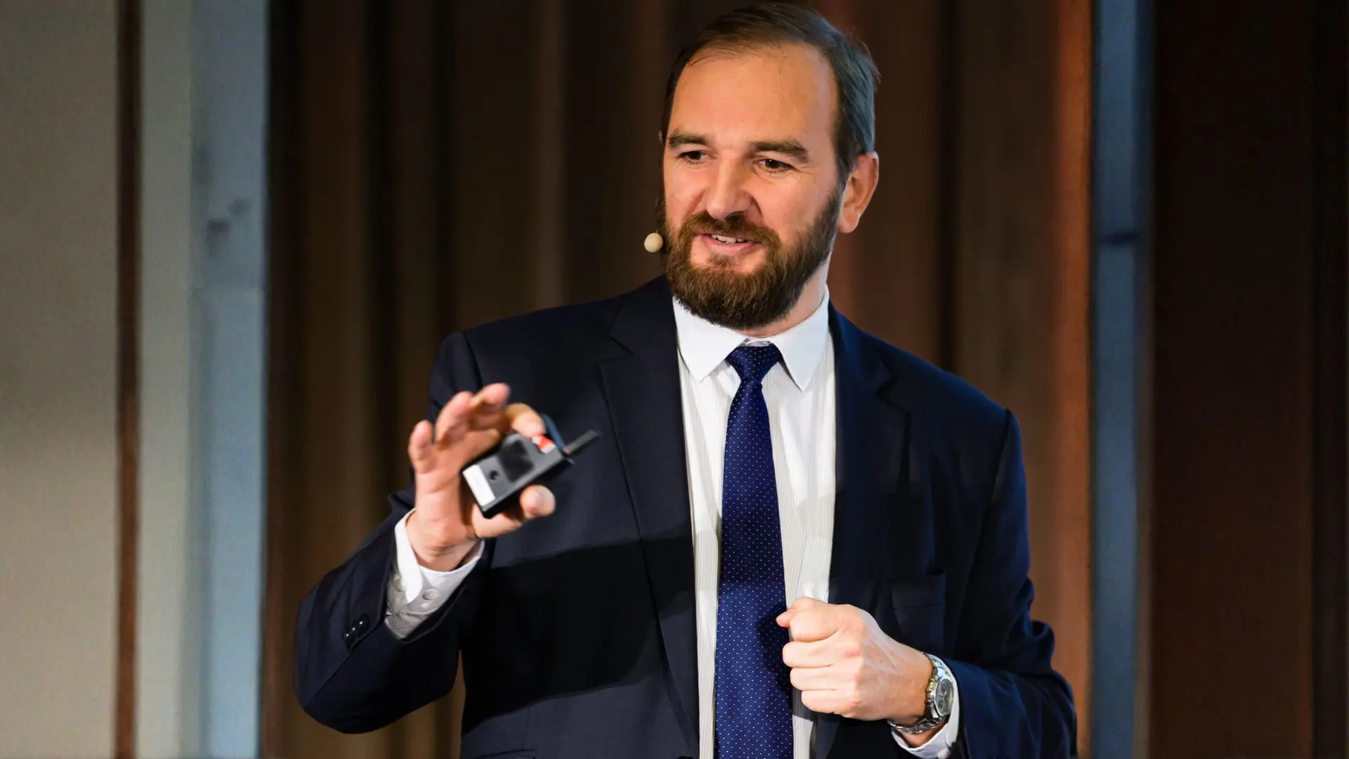 Christophe Deshayes - <p>Christophe Deshayes décrypte la transformation digitale et donne aux entreprises les clés pour innover et s'adapter aux évolutions technologiques.</p>