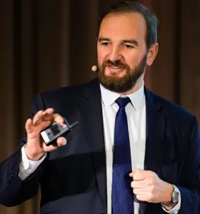 Christophe Deshayes - Christophe Deshayes décrypte la transformation digitale et donne aux entreprises les clés pour innover et s'adapter aux évolutions technologiques.