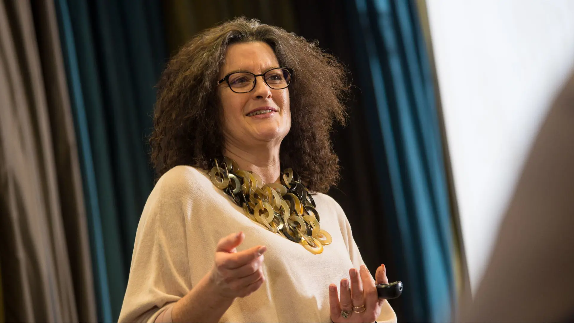 Anita Sauvage - <p data-start="432" data-end="576">Experte en coaching exécutif, leadership et transformation organisationnelle, Anita Sauvage aide les organisations à évoluer avec confiance.</p>
