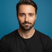 Thibault Panier - <p>Thibault Panier | Conférence Ancrage stratégique</p>
<p>Faire moins, faire mieux, faire plus grâce à l’ancrage stratégique.<br>Et si la performance venait de ce que vous décidez d'arrêter plutôt que d'ajouter ?</p>