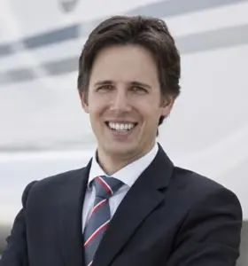 Sébastien Dequenne - 



Sébastien Dequenne aide dirigeants et équipes à renforcer leur leadership, gagner en efficacité et transformer leurs objectifs en résultats concrets.










