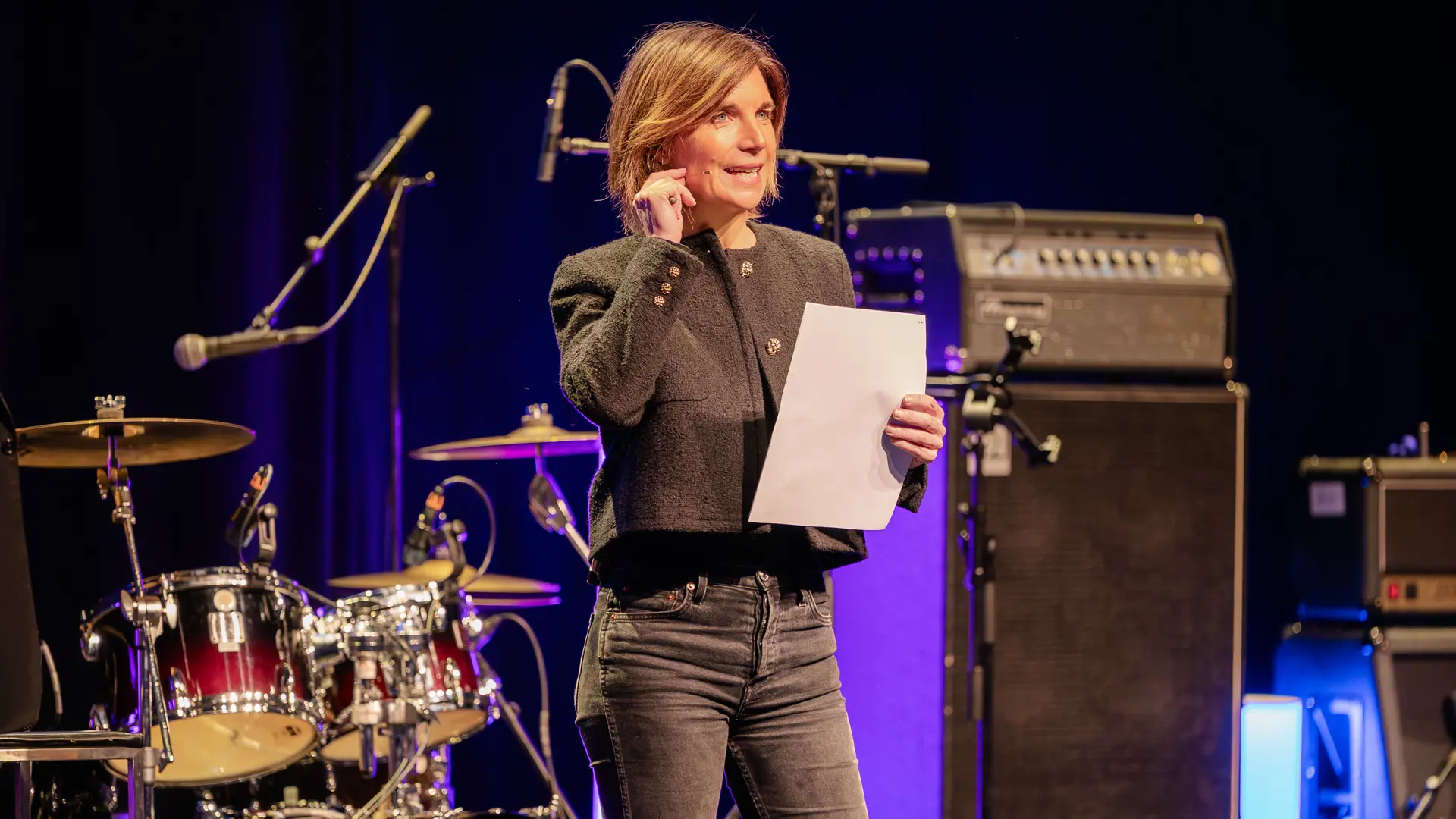 Capucine Graby - <div class="flex flex-grow flex-col max-w-full">
<div class="min-h-[20px] text-message flex w-full flex-col items-end gap-2 whitespace-pre-wrap break-words [.text-message+&amp;]:mt-5 overflow-x-auto" data-message-author-role="assistant" data-message-id="71ff90ad-f819-4242-a490-e2d2cca77092">
<div class="flex w-full flex-col gap-1 empty:hidden first:pt-[3px]">
<div class="markdown prose w-full break-words dark:prose-invert light">
<p>Capucine Graby est conférencière, journaliste et écrivain. Ses terrains d’expression sont l’économie et le grand reportage. Elle offre des conférences inspirantes sur l’économie française ou sur la résilience et l’audace en revenant sur ses reportages pour enrichir vos événements de la curiosité du monde qui nous entoure</p>
</div>
</div>
</div>
</div>