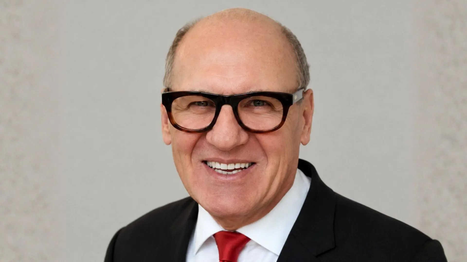 Bernard Jomard - <div class="flex max-w-full flex-col flex-grow">
<div class="min-h-[20px] text-message flex w-full flex-col items-end gap-2 whitespace-pre-wrap break-words [.text-message+&amp;]:mt-5 overflow-x-auto" data-message-author-role="assistant" data-message-id="e48f2e30-2d2b-45bf-a3b4-3dd0b3ccf33c">
<div class="flex w-full flex-col gap-1 empty:hidden first:pt-[3px]">
<div class="markdown prose w-full break-words dark:prose-invert light">
<p>Bernard Jomard partage une vision concrète de la stratégie internationale, de l’intelligence économique et de la transformation des organisations.</p>
</div>
</div>
</div>
</div>
<div class="mt-1 flex gap-3 empty:hidden -ml-2">
<div class="items-center justify-start rounded-xl p-1 flex">
<div class="flex items-center"><span class="flex h-[30px] w-[30px] items-center justify-center"></span><span class="flex h-[30px] w-[30px] items-center justify-center"></span><span class="flex h-[30px] w-[30px] items-center justify-center"></span>
<div class="flex items-center pb-0"></div>
</div>
</div>
</div>