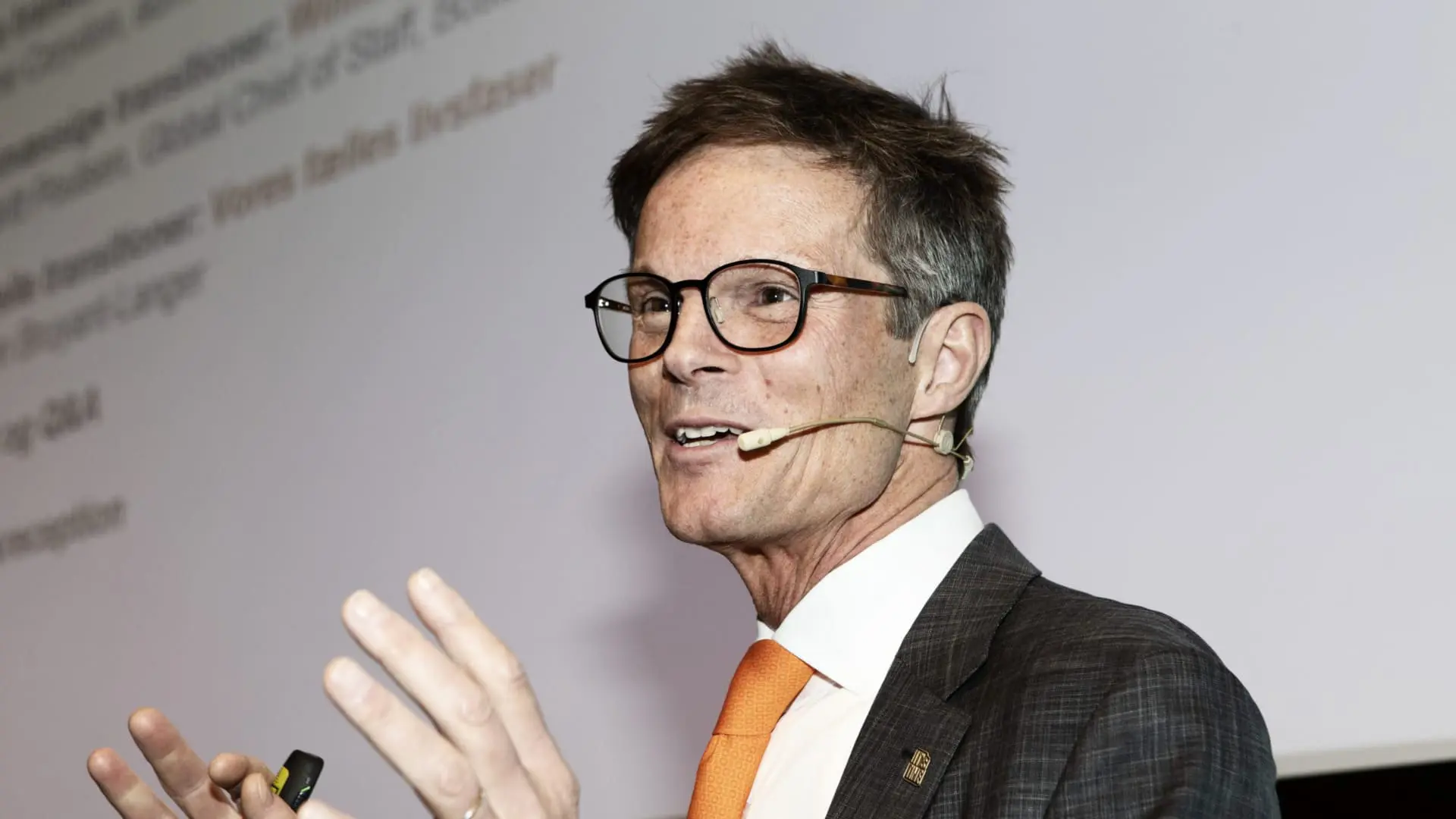 Stephen Bruyant - <p class="MsoNormal">Stephen Bruyant-Langer partage 35 ans d’expérience mondiale pour repenser leadership, carrière, ambition et transformation personnelle.</p>