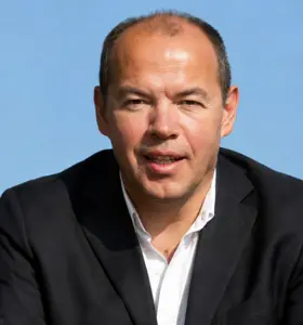 Christophe Ginisty - Expert en communication et réputation, Christophe Ginisty aide les organisations à renforcer leur visibilité et leur crédibilité à l’ère numérique.
