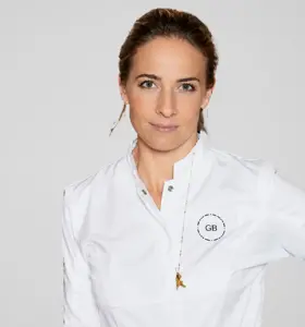Amandine Chaignot - 



Cheffe étoilée, Amandine Chaignot partage une vision inspirante du leadership, de la créativité et de l'excellence à travers son parcours.




