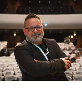 Frédéric Foschiani - Le conférencier Frédéric Foschiani est un expert reconnu des réseaux sociaux et de l’e-réputation, il est le fondateur de QSN-DigiTal. Avec un parcours débuté chez American Express puis en tant que Directeur Internet chez General Electric (GE Money Bank). Il met son expertise au service des entreprises et des dirigeants.